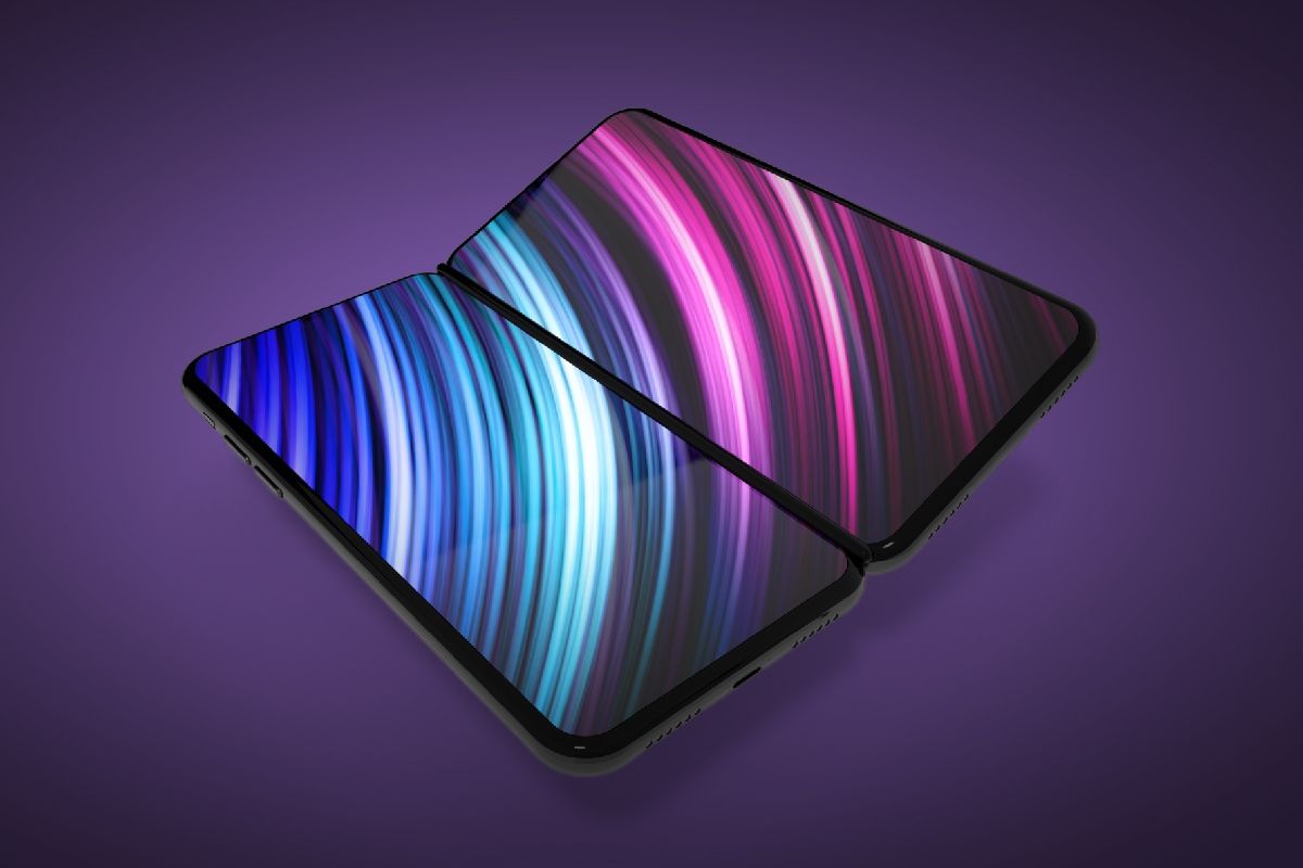 اپل ظاهراً عملکرد رقبا را برای ارائه آیفون تاشو زیر نظر گرفته است