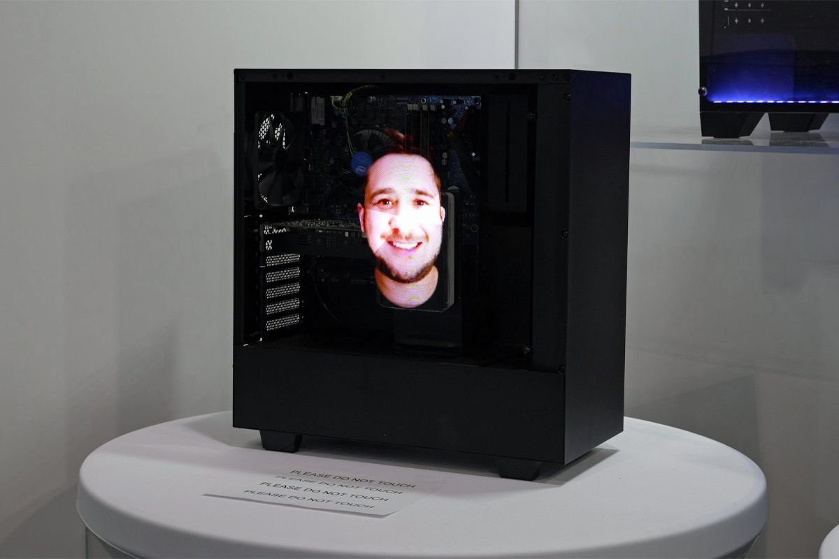 کیس جدید Showcase PC تصاویر هولوگرافیک متحرک نمایش می‌دهد